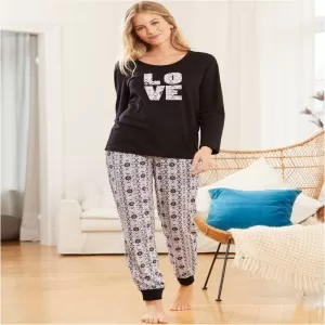 Fashionable pajamas with print
